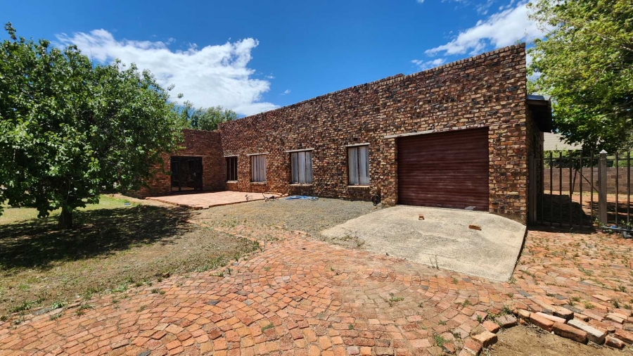 4 Bedroom Property for Sale in Lourierpark Free State